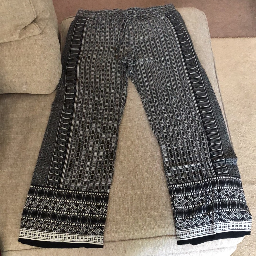 Black and white print trousers